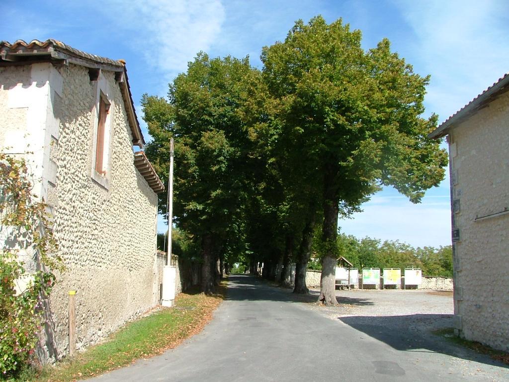 Le Petit Lavoir Saint-Paul-Lizonne Экстерьер фото